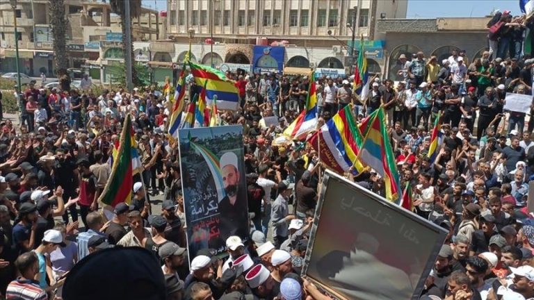 فصائل مسلحة في السويداء تمنح النظام 24 ساعة للانسحاب من المحافظة