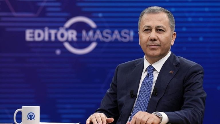 تركيا..وزير الداخلية يعلن عن مجموعة إجراءات لـ”تسهيل عودة السوريين”