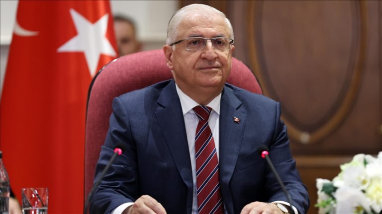 وزير الدفاع التركي: مستعدون للتعاون العسكري مع القيادة الجديدة بسوريا
