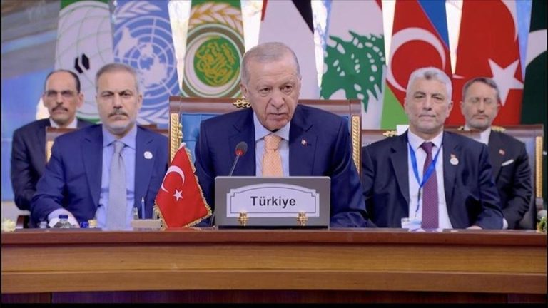 أردوغان من القاهرة يشدد على ضرورة التعايش السلمي في سوريا بين مختلف الأطياف