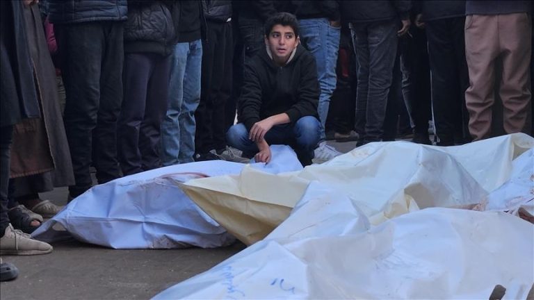 مجزرة إسرائيلية جديدة في غزة: 11 قتيلاً وعشرات الجرحى في قصف مدفعي وجوي