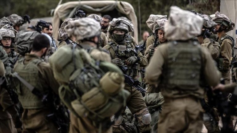 “هآرتس”: اعترافات جنود إسرائيليين تكشف استهداف المدنيين في غزة ثم تصنيفهم كـ”إرهابيين”