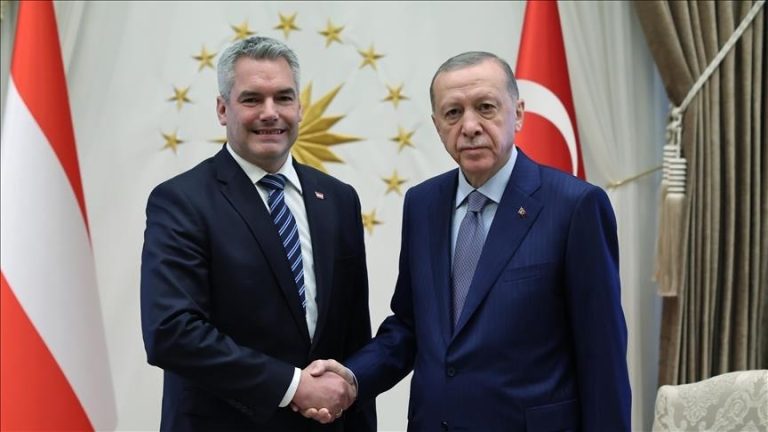 أردوغان يدعو المجتمع الدولي لدعم إعادة إعمار سوريا وعودة اللاجئين