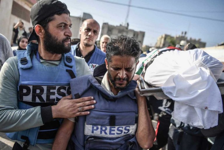 سائد حسونة لـ”أخبار الغد”: لا تنسوا غزة… لا تختزلوها في مشهد حرب عابر أو رقم في خبر عاجل