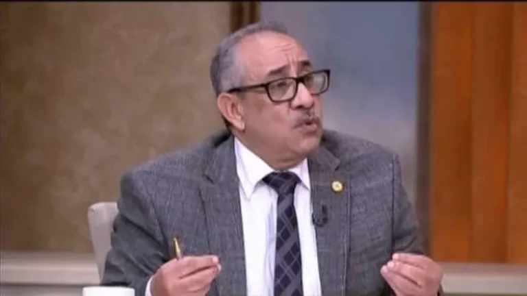 طلعت خليل يؤكد أن مصر ليست بحاجة إلى حزب جديد، بل إلى صفحة جديدة يسود فيها العدل والمساواة واحترام الدستور والقانون.
