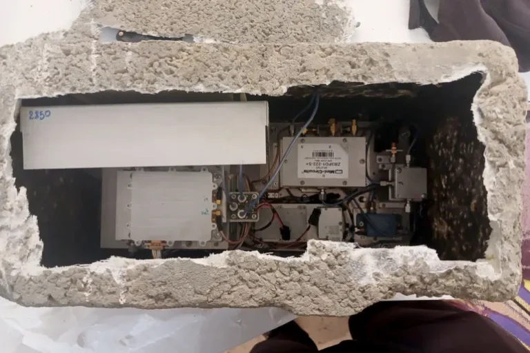 المقاومة الفلسطينية تكشف عن أدوات تجسس زرعها الاحتلال الإسرائيلي في غزة