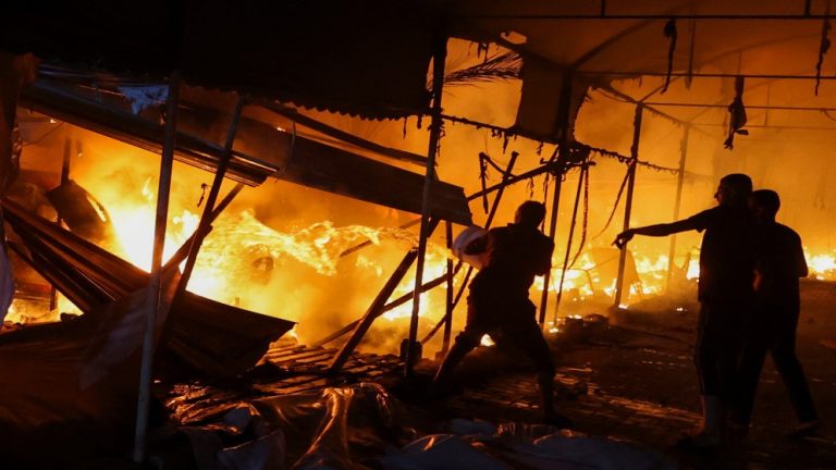 استشهاد 4 وإصابة نازحين في قصف إسرائيلي على مدرسة صلاح الدين غرب غزة