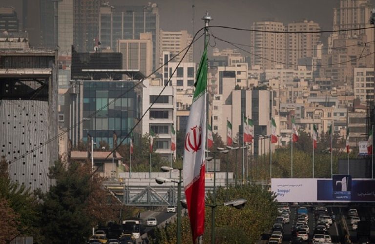 مسؤول أمريكي: واشنطن قد تضطر لضرب إيران قريبا