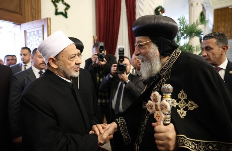 شيخ الأزهر يزور البابا تواضروس ويطالب بوقف العدوان على الفلسطينيين