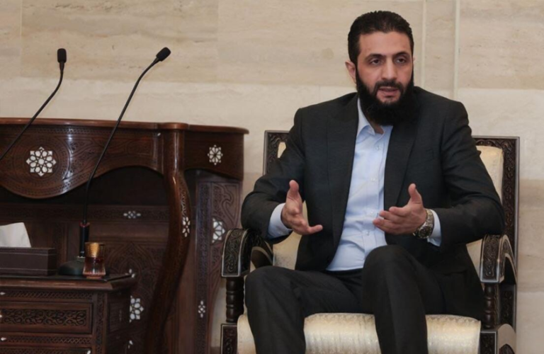 عمرو أديب يُثمن خطوة الإدارة السورية بالقبض على أحمد المنصور في سوريا