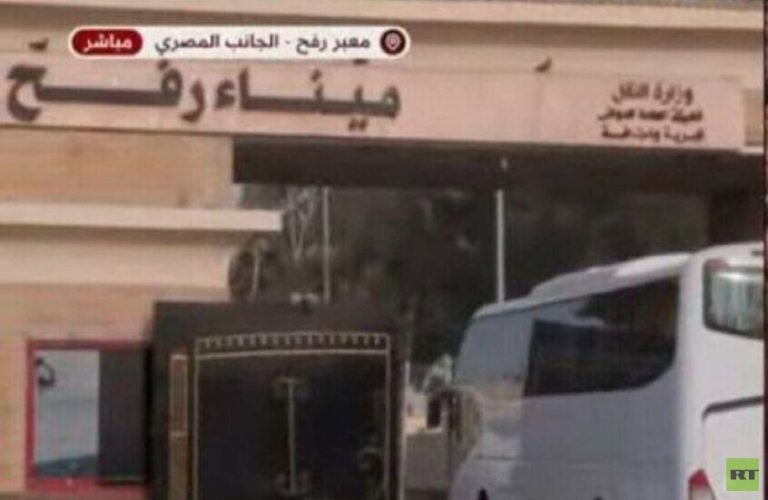 إبعاد 70 أسيرا فلسطينيا إلى مصر عقب الإفراج عنهم