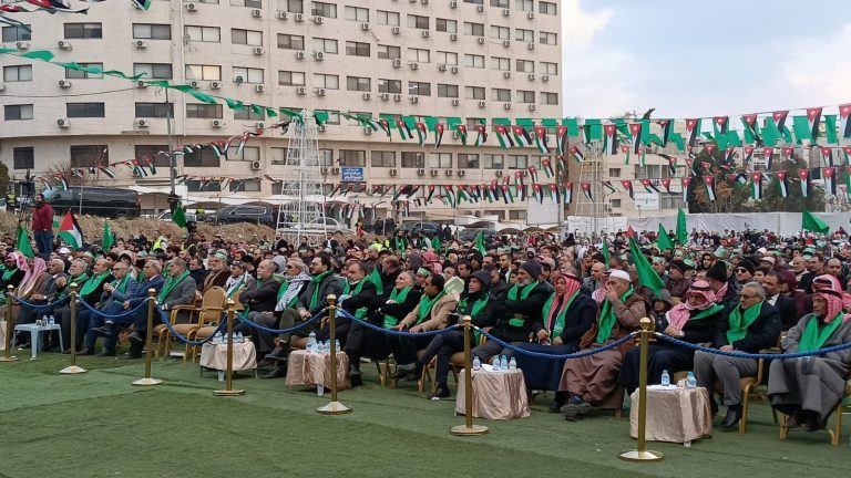 الأردن..جمع كبير يصلى  صلاة الغائب على أرواح شهداء قادة حماس
