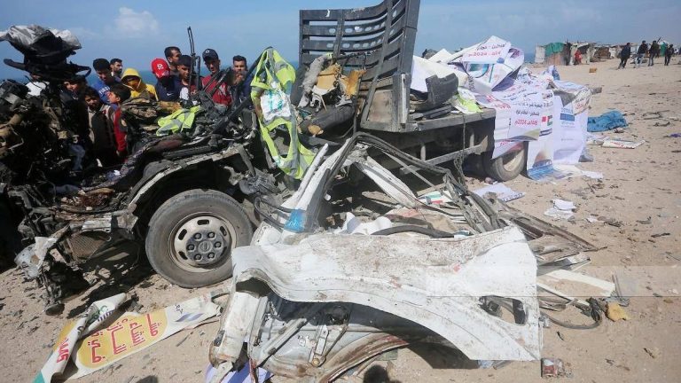 مسؤول أممي: جهودنا في غزة تواجه عقبات، وإسرائيل تستهدف قافلاتنا الإنسانية وسط تفاقم الأزمات الإنسانية في القطاع.