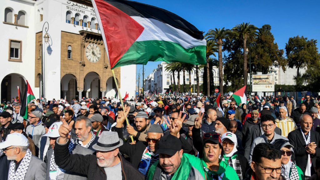 المغاربة يتضامنون مع فلسطين في وقفة حاشدة بالدار البيضاء