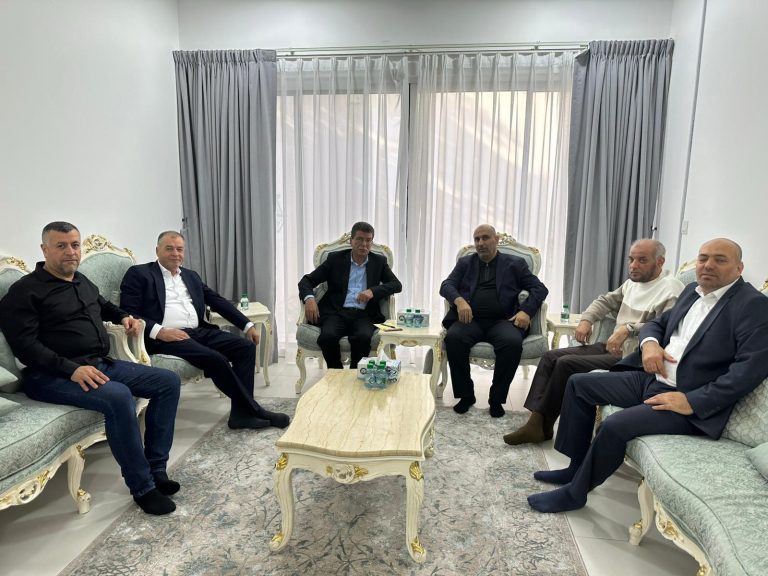 حركة “حماس” تبحث مع هيئة الأسرى ترتيبات الإفراج عن الأسرى وتبادلهم في إطار اتفاق وقف إطلاق النار