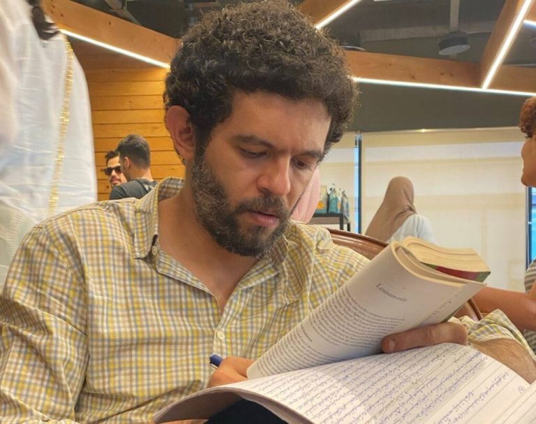 احتجاز زوجة الصحفي المحبوس “أشرف عمر” في نيابة أمن الدولة