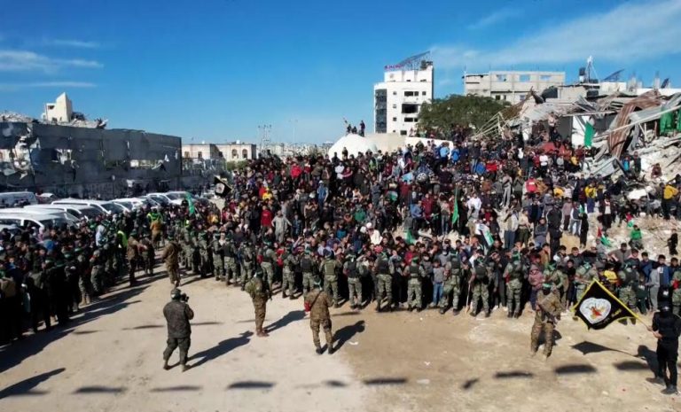 الاحتلال يتذرع بإطلاق سراح أربيل يهود كشرط لعودة النازحين الفلسطينيين إلى شمال غزة