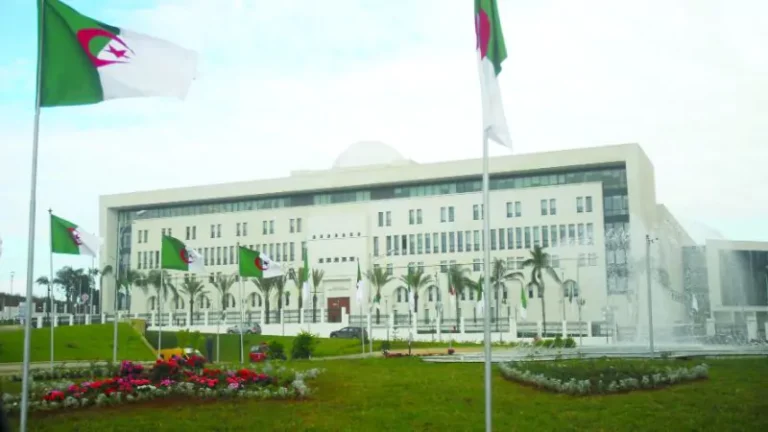 الجزائر: تصريحات ماكرون حول الشأن الداخلي تدخل سافر وغير مقبول