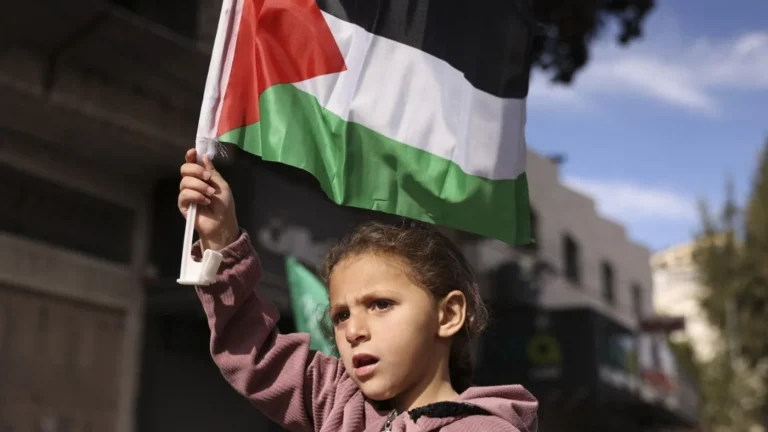 ديفيد هيرست : وقف إطلاق النار في غزة: بعد 15 شهرًا من الوحشية، فشلت إسرائيل على كل الجبهات