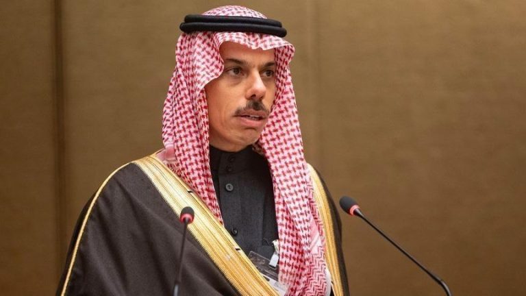 السعودية تؤكد تلقي إشارات إيجابية بشأن رفع العقوبات عن سوريا