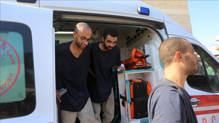 إسرائيل تُفرج عن 6 معتقلين فلسطينيين بينهم طبيب عظام