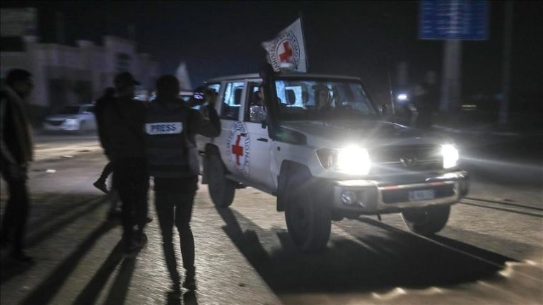 الجيش الإسرائيلي يستلم 3 أسيرات ضمن صفقة التبادل مع حماس
