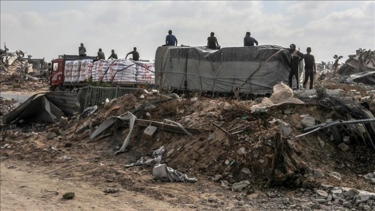احتشاد شعبي مصري رفضًا لتهجير الفلسطينيين أمام معبر رفح