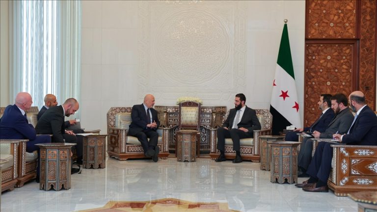 أحمد الشرع يلتقي المدعي العام للمحكمة الجنائية الدولية في دمشق
