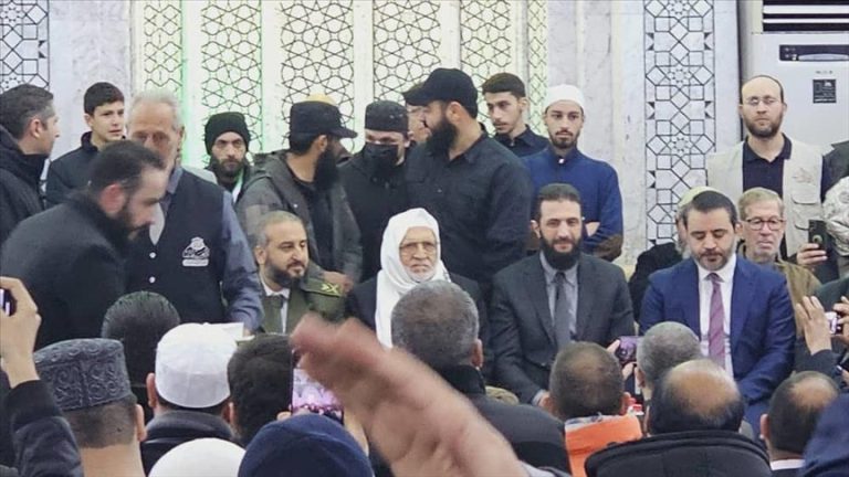 أحمد الشرع يشارك في عزاء الشيخ سارية الرفاعي في دمشق بحضور وزراء الحكومة السورية