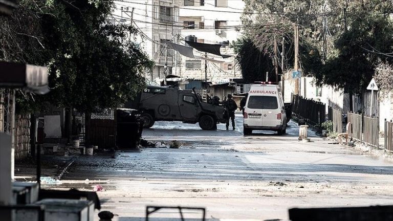 إصابة 3 فلسطينيات نتيجة القصف الإسرائيلي في مخيم جنين خلال العدوان المستمر