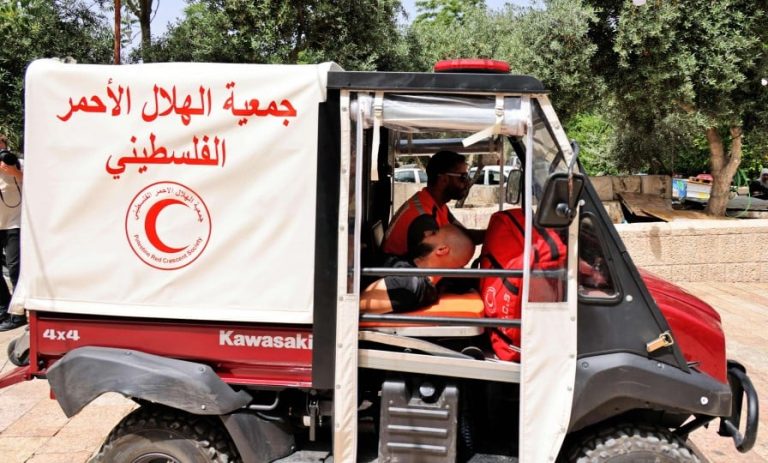 جمعية الهلال الأحمر الفلسطيني تنفي شائعات فوزها بمناقصة وزارة الصحة الإسرائيلية
