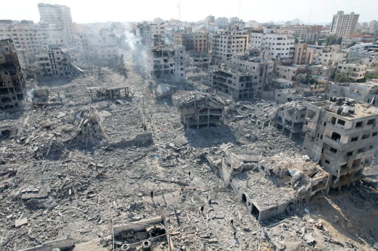 السفير جمال بيومي لـ”أخبار الغد”: مصر تستعد لاستضافة مؤتمر دولي لإعادة إعمار غزة