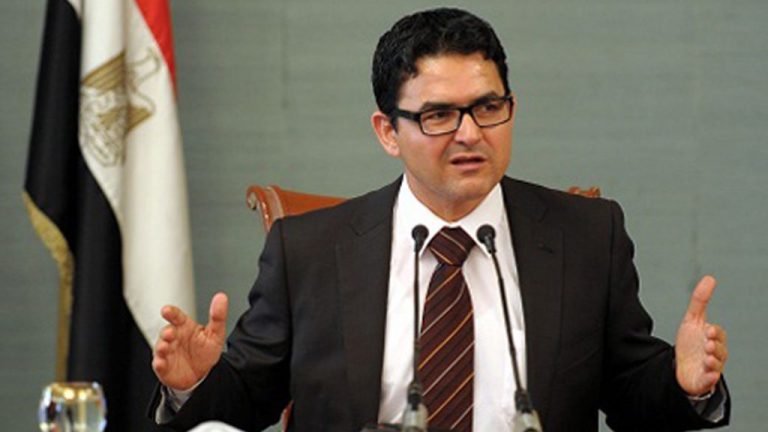 فضيحة قانونية مدوية وزير مصري سابق يكشف كارثة محضر مجلس الوزراء اللبناني