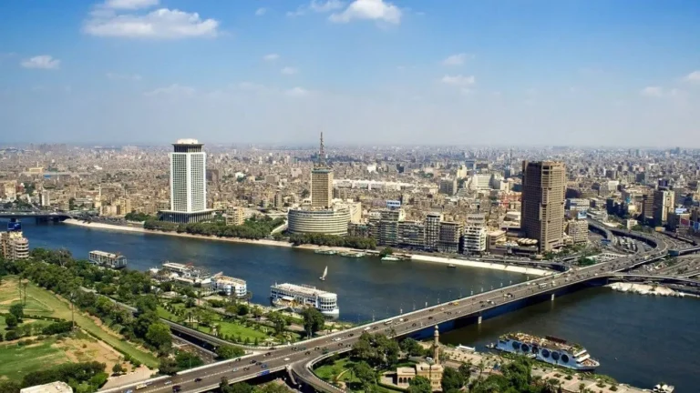 مصر في قلب عاصفة سياحية: قفزات هائلة وسط تحديات تهدد المستقبل
