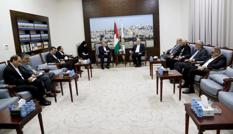 وفد من حماس يلتقي وزير الخارجية الإيراني لبحث إعادة إعمار غزة ودعم القضية الفلسطينية