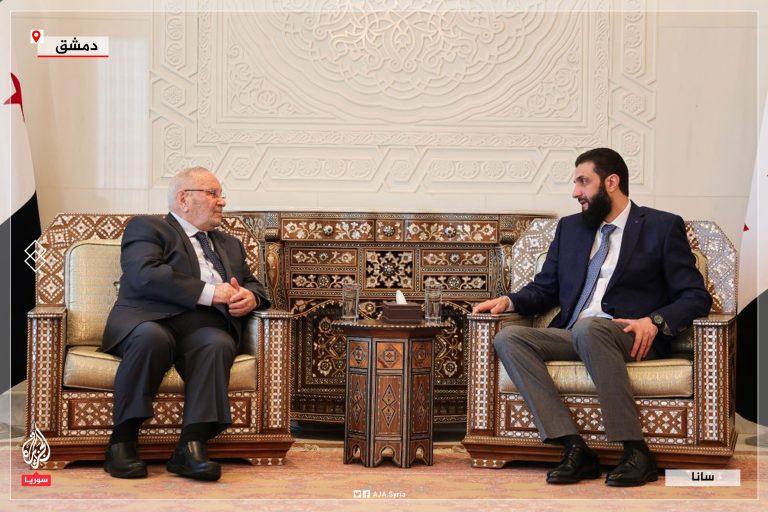 أحمد الشرع يلتقى بالداعية راتب النابلسي في قصر الشعب