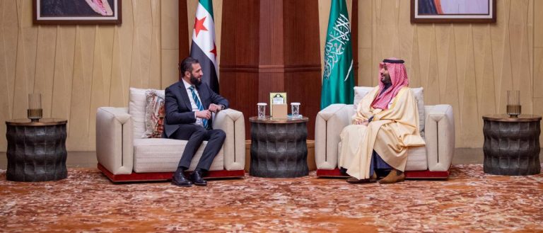 ولي العهد السعودي يستقبل الرئيس السوري أحمد الشرع في الرياض