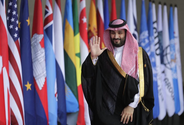 “بلومبيرغ”: الرياض باتت مركزاً للقمم ووسيطاً موثوقاً دوليا