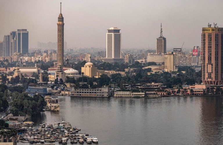 مصر تبدأ في انشاء طريق بري ضخم يربطها بليبيا وتشاد
