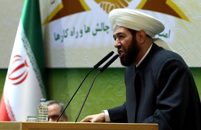 شاهد: ظهور مفتي بشار السابق أحمد حسون في مدينة حلب لأول مرة