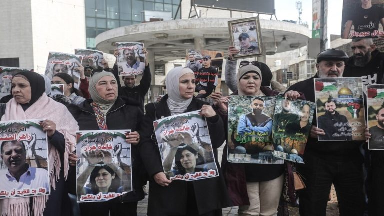 تعرّف على أسماء الأسرى الفلسطينيين المقرر الإفراج عنهم