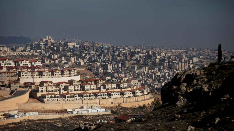 محللون: المرحلة المقبلة في الضفة الغربية ستشهد الضم وإنهاء السلطة الفلسطينية. نتنياهو يسعى لإنهاء الكيانية السياسية للسلطة.