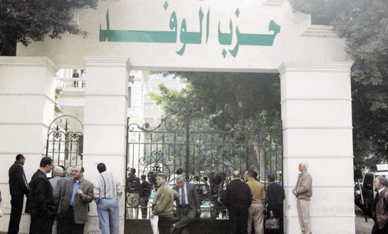 تصاعدت أزمة حزب الوفد بالمطالبة بإقالة عبد السند يمامة وتجميد عضوية أيمن محسب وإبعاده عن الجريدة.