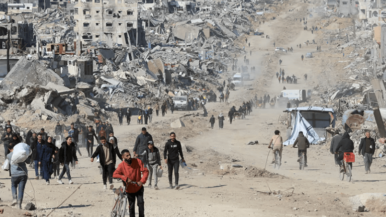 الاحتلال يواصل منع دخول المساكن المؤقتة إلى غزة