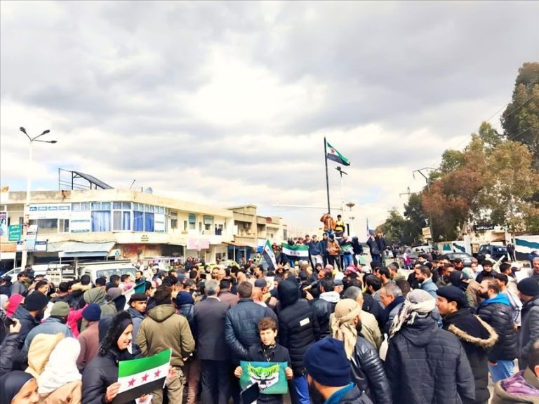 احتجاجات شعبية في جنوب سوريا تنديدًا بتصريحات نتنياهو حول نزع السلاح