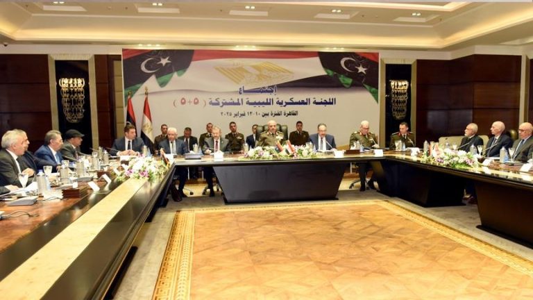 بدء اجتماعات اللجنة العسكرية الليبية 5+5 في مصر لتهيئة مناخ الحوار ودعم الجهود الأممية