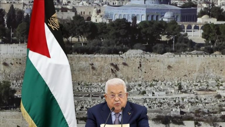 الرئيس الفلسطيني محمود عباس يرفض بشدة مخطط ترامب لتهجير فلسطينيي غزة