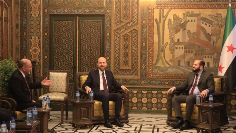 وفد تركي برئاسة بلال أردوغان يلتقي محافظ دمشق ويشارك في صلاة الجمعة بالجامع الأموي