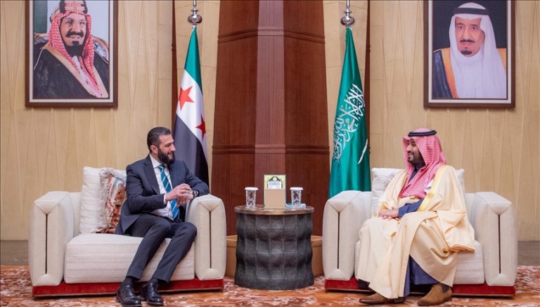 ولي العهد السعودي يؤكد “رغبة حقيقية” في دعم سوريا خلال لقاء مع الرئيس الشرعي أحمد الشرع
