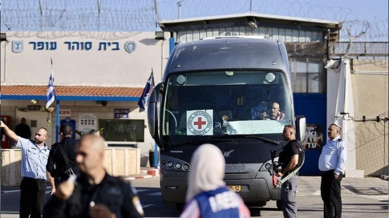 إسرائيل تفرج عن 183 أسيرًا فلسطينيًا ضمن الدفعة الخامسة من صفقة التبادل